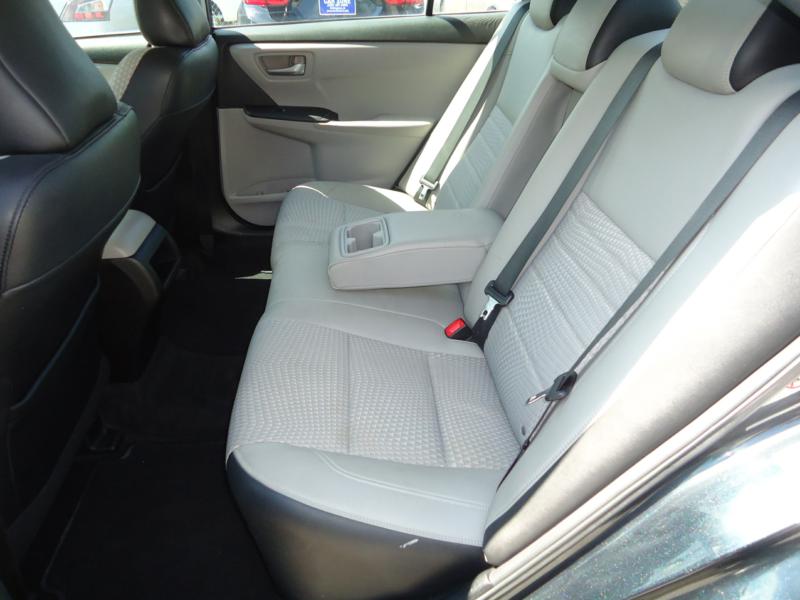 2015 Toyota Camry SE - Photo 7