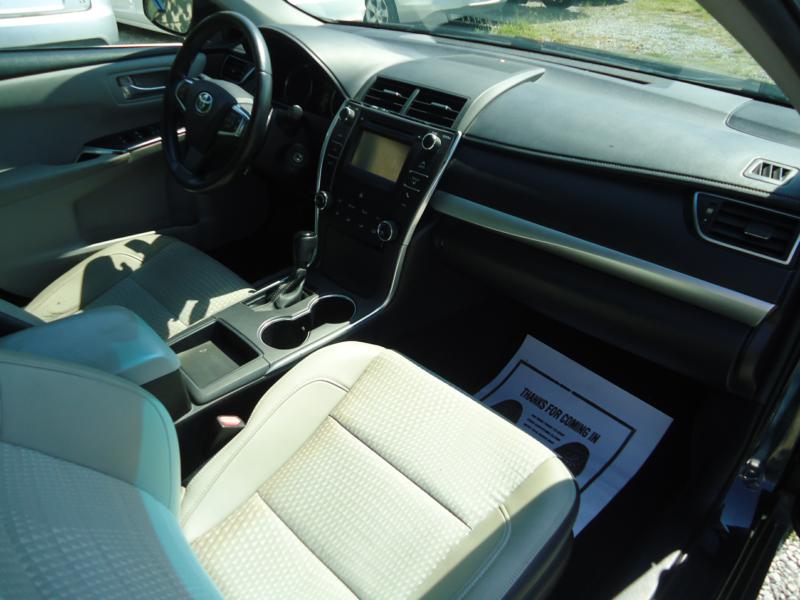 2015 Toyota Camry SE - Photo 9