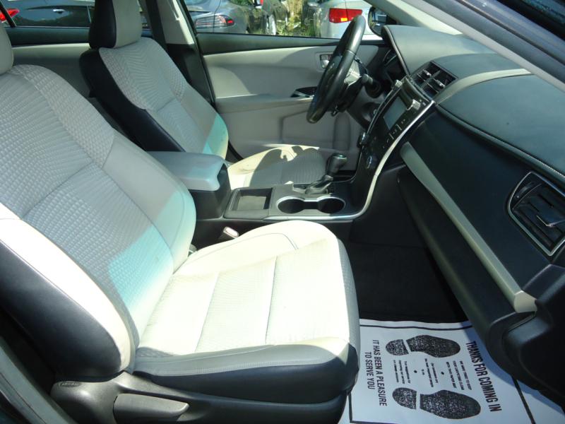 2015 Toyota Camry SE - Photo 10