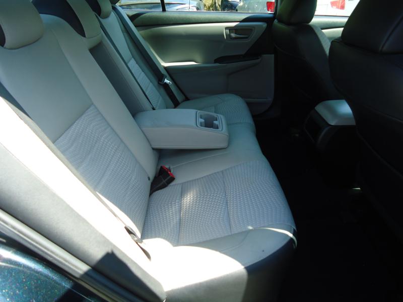 2015 Toyota Camry SE - Photo 11